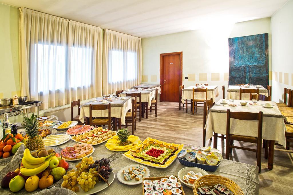 Albergo Centrale Trebaseleghe Kültér fotó