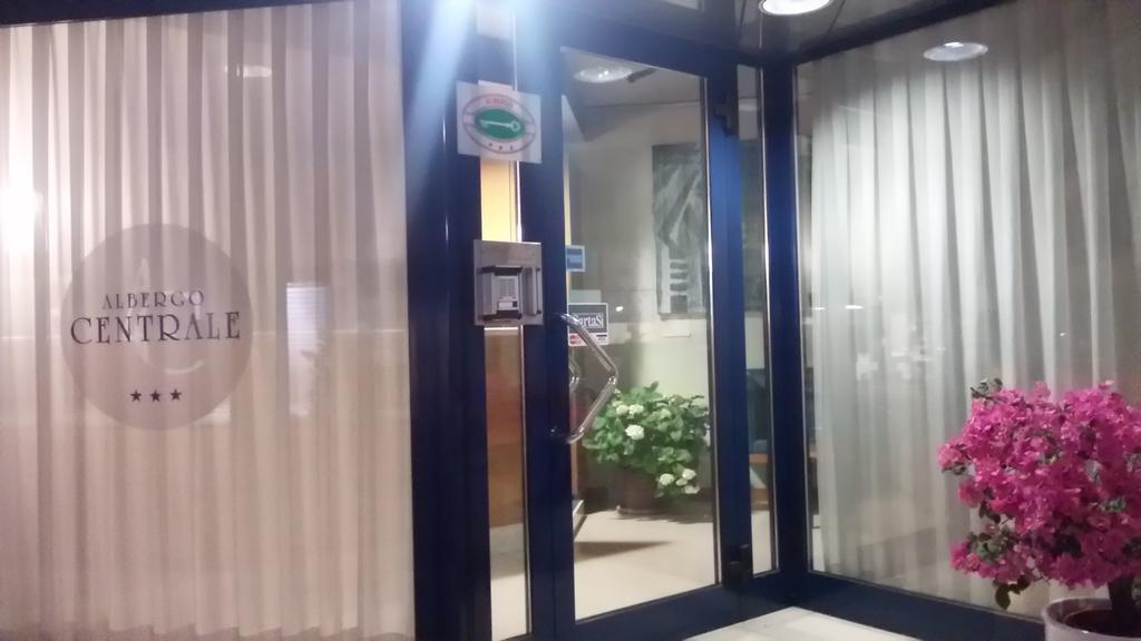 Albergo Centrale Trebaseleghe Kültér fotó