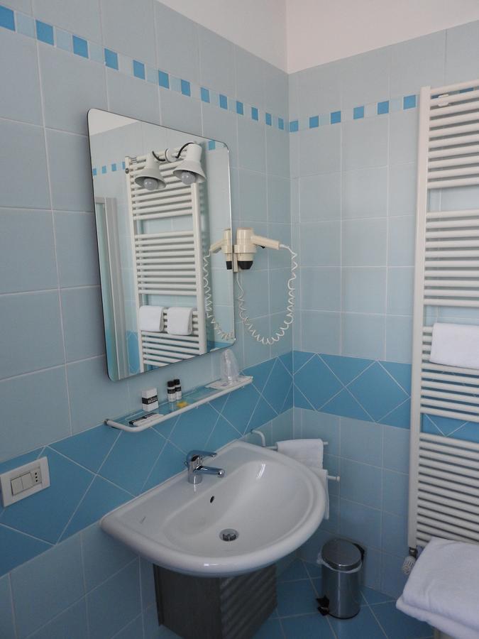 Albergo Centrale Trebaseleghe Kültér fotó